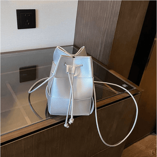 Anikadel - Crossbody Beuteltasche - Geflochtener Stil mit Kordelzug - Schultertaschen - Silber - Müller Mode