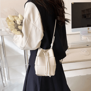 Anikadel - Crossbody Beuteltasche - Geflochtener Stil mit Kordelzug - Schultertaschen - Weiß - Müller Mode