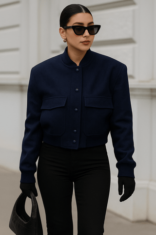 Bettina Blousonjacke Kurz mit Pattentaschen - Leichte Jacken - Marineblau - Müller Mode