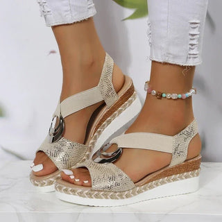 Calista - Keilsandalen - Trendiger Schlangendruck - Sandalen & Hausschuhe - Braun - Müller Mode