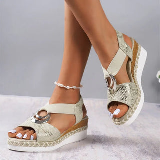 Calista - Keilsandalen - Trendiger Schlangendruck - Sandalen & Hausschuhe - Schwarz - Müller Mode