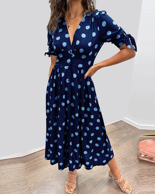Christa - Gepunktetes Midikleid - Femininer V - Ausschnitt - Kleider - Blau - Müller Mode