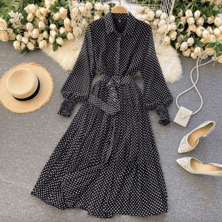 Kine - Stylisches Frühlingskleid - Kleid mit Punkten - Kleider - Schwarz - Müller Mode
