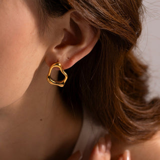 Micara - Abstract Loops - Ohrringe - Ohrringe - Gold - Müller Mode