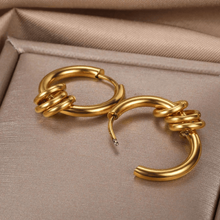 Micara - Ein spielerischer Twist auf einem Klassiker - Ohrringe - Gold - Müller Mode