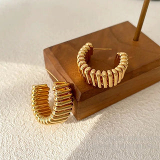 Micara - Glamour Coils - Ohrringe - Ohrringe - Gold - Müller Mode