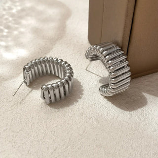 Micara - Glamour Coils - Ohrringe - Ohrringe - Silber - Müller Mode