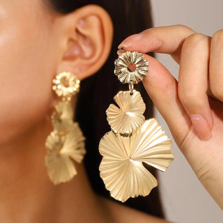 Micara - Petal Charms - Ohrringe - Ohrringe - Gold - Müller Mode