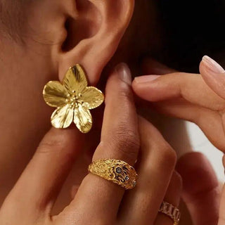 Micara - Petal Posies - Ohrringe - Ohrringe - Gold - Müller Mode