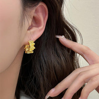 Micara - Ruffled Hoops - Ohrringe - Ohrringe - Gold - Müller Mode