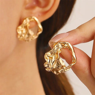 Micara - Scrunchy Elegance - Ohrringe - Ohrringe - Gold - Müller Mode