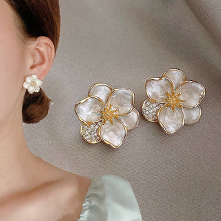Micara - White Blossoms - Ohrringe - Ohrringe - Weiß - Müller Mode