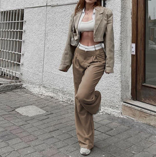 Olga - Hochtaillierte Hose - Gerader weiter Beinschnitt - Stoffhosen - Khaki - Müller Mode