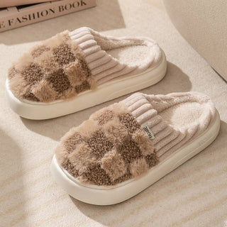 Peachy - Karierte Plüschpantoffeln - Indoor - Schuhe - Sandalen & Hausschuhe - Braun - Müller Mode