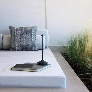 PointLight - Elegante Tischlampe