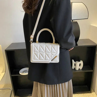 Ayeen - Quadratische Umhängetasche - Geprägte Details - Schultertaschen - Schwarz - Müller Mode