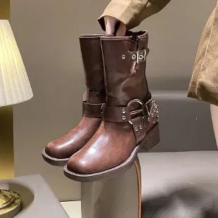 Kassandra - Kniehohe Retro - Stiefel - Gürtelschnalle Design - Stiefel - Braun kurz - Müller Mode