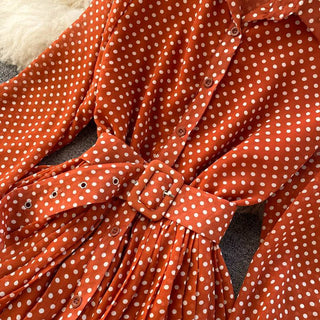 Kine - Stylisches Frühlingskleid - Kleid mit Punkten - Kleider - Orange - Müller Mode