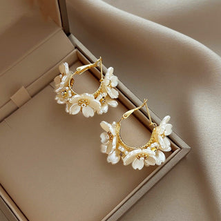 Micara - Blossom Hoops - Ohrringe - Ohrringe - Beige - Müller Mode