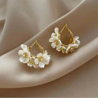 Micara - Blossom Hoops - Ohrringe - Ohrringe - Beige - Müller Mode