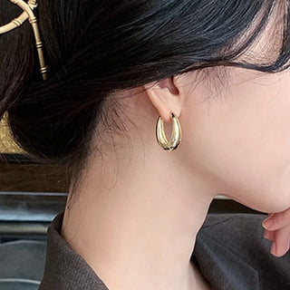 Micara - Bolt Hoops - Ohrringe - Ohrringe - Silber - Müller Mode