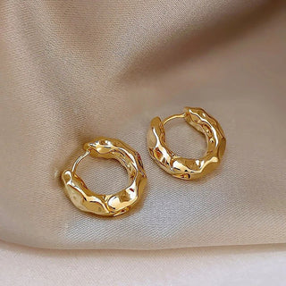 Micara - Dimpled Charms - Ohrringe - Ohrringe - Gold - Müller Mode