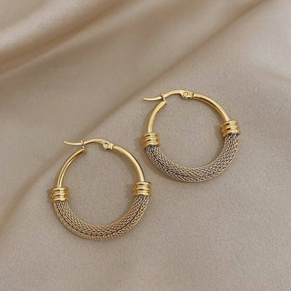 Micara - Gilded Mesh Hoops - Ohrringe - Ohrringe - Gold - Müller Mode