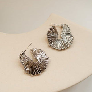Micara - Ruffle Hoops - Ohrringe - Ohrringe - Silber - Müller Mode