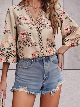 Noelle - Blumentop - V - Ausschnitt Schwingende Ärmel - Tops - Beige - Müller Mode
