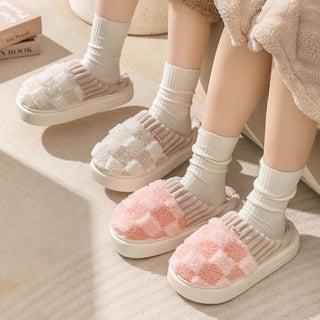 Peachy - Karierte Plüschpantoffeln - Indoor - Schuhe - Sandalen & Hausschuhe - Weiß - Müller Mode